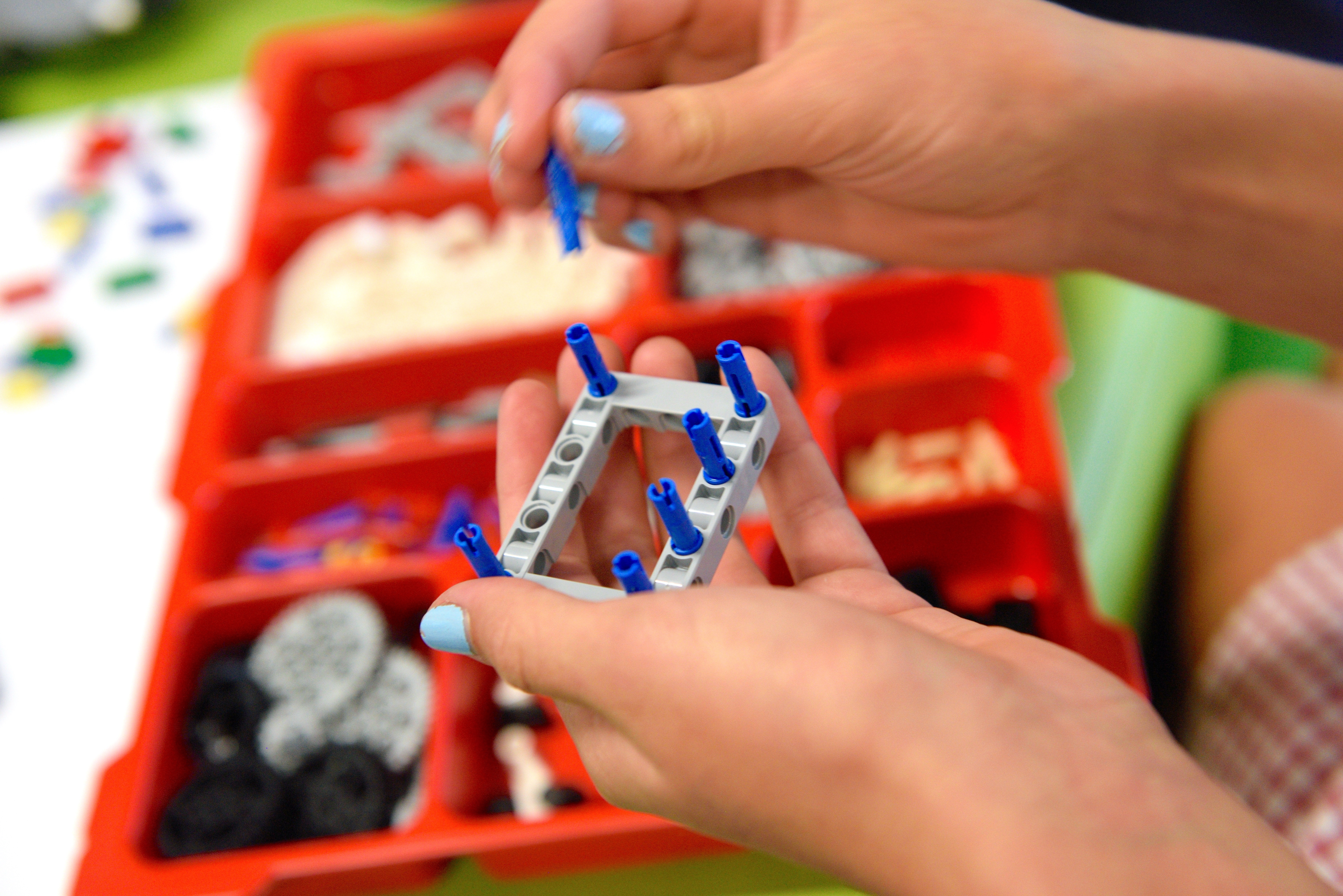 Building with Robotic Gears