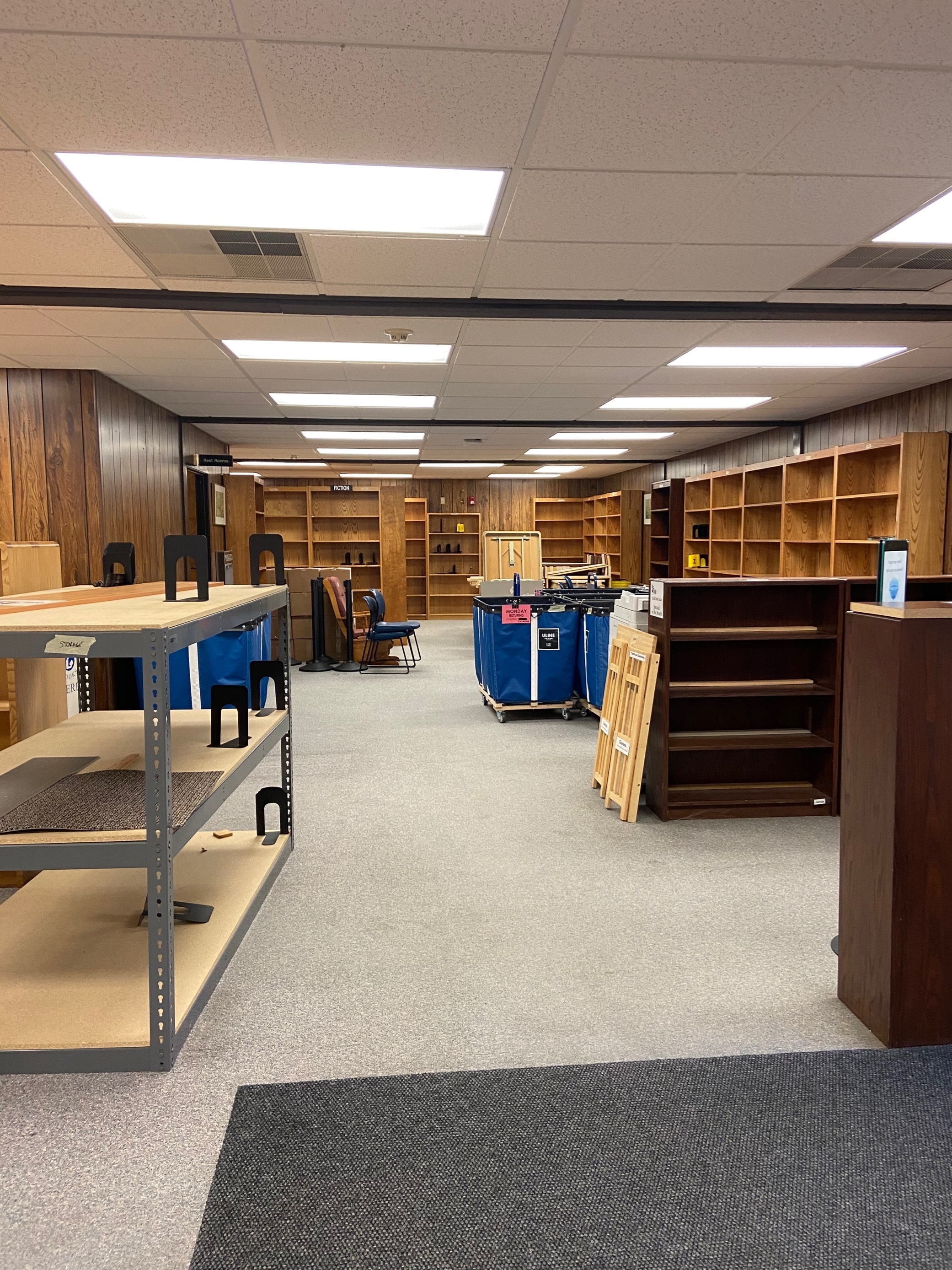 Image of empty shelves 