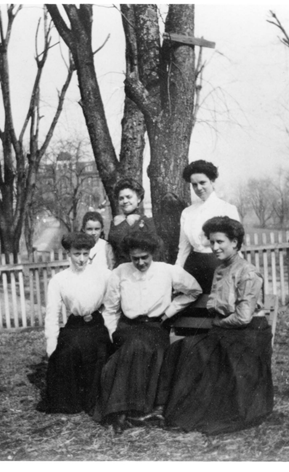 1910 Young women on the Birch house front lawn with the Jefferson Institute in the background.
