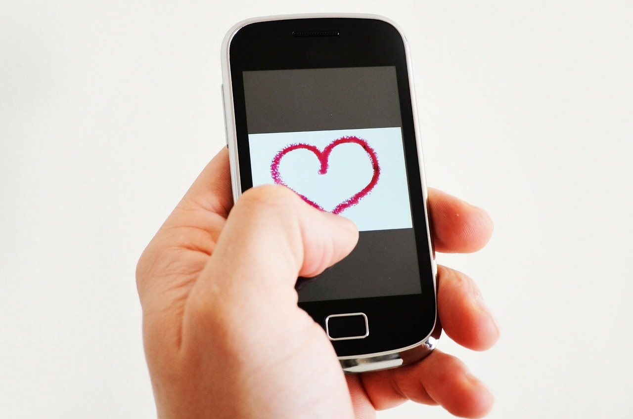 Love hearts valentines day romance iphone smartphone calling technology