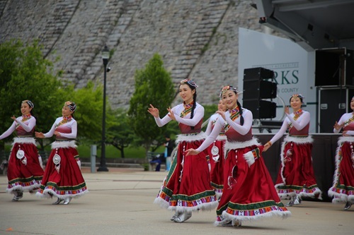 chinese dancers