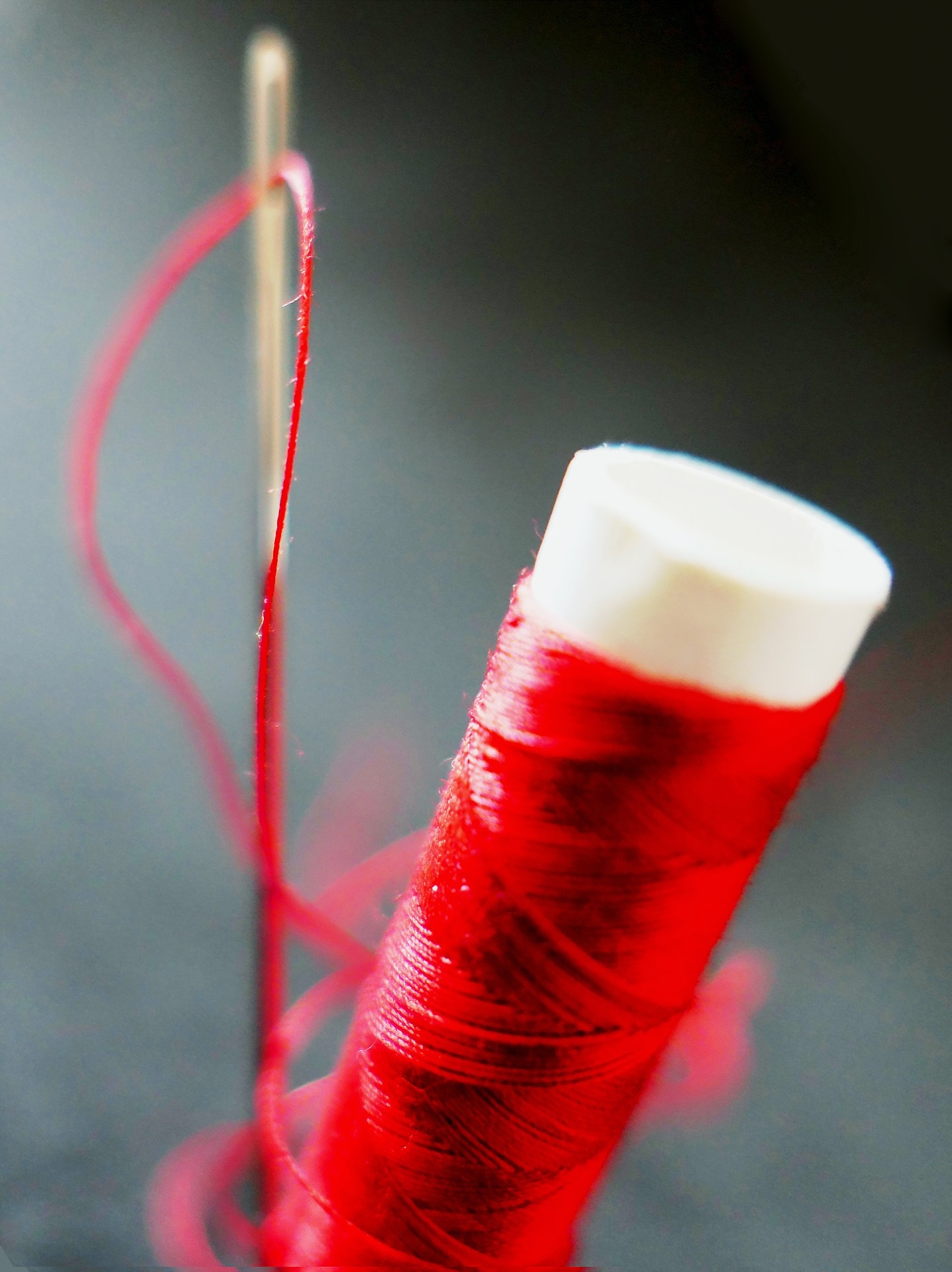 Needle Thread Spools Sewing Crafts Knitting Supplies Red