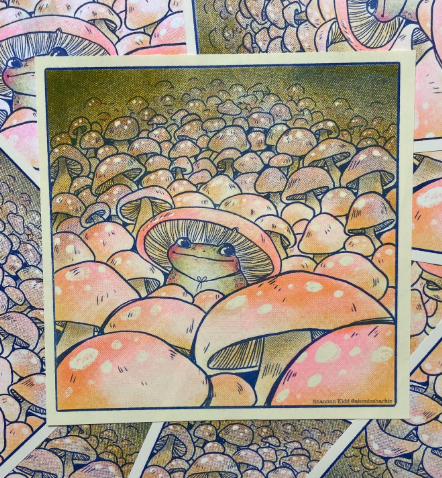 Frog with mushroom hat