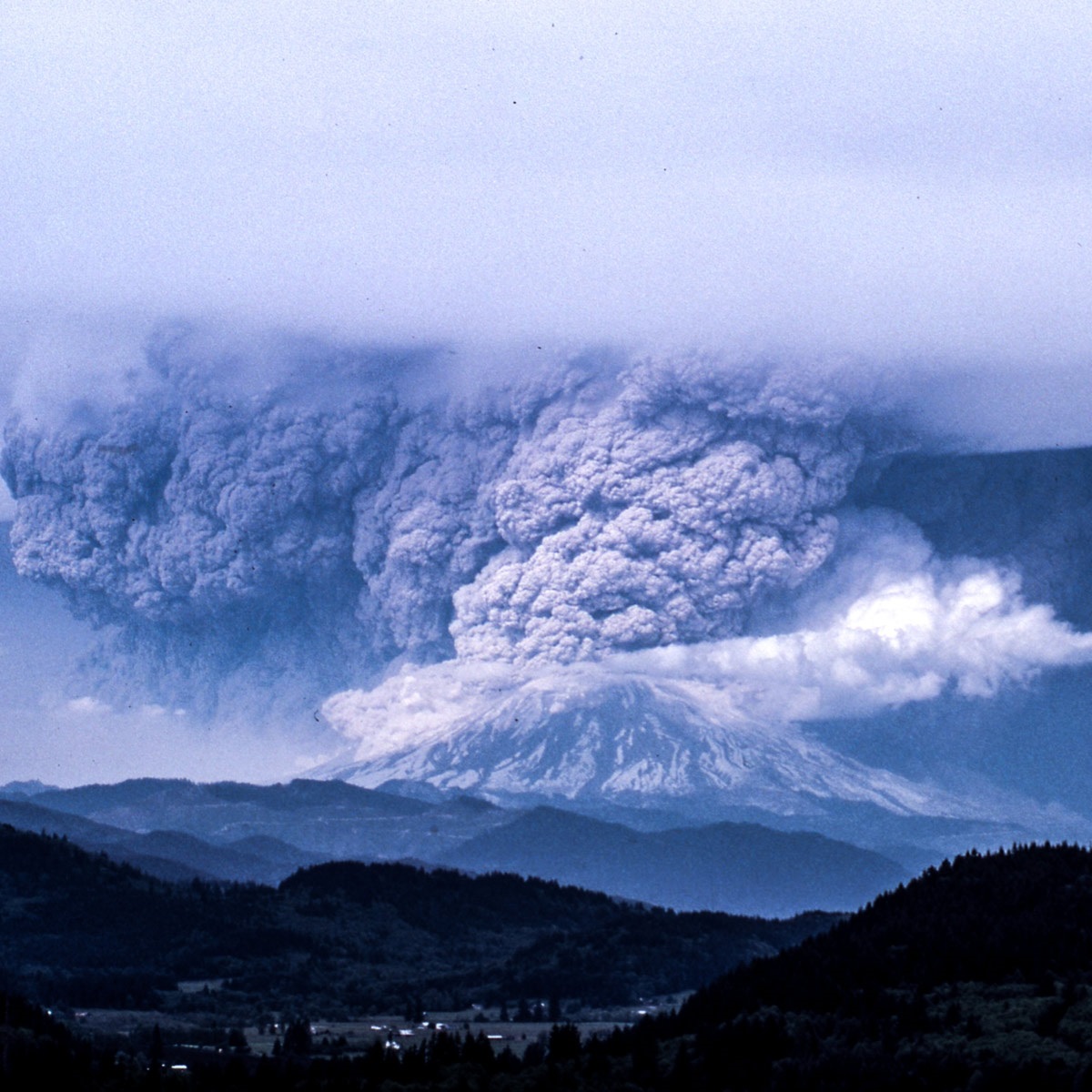 Image shows Mt St Helens eruption.